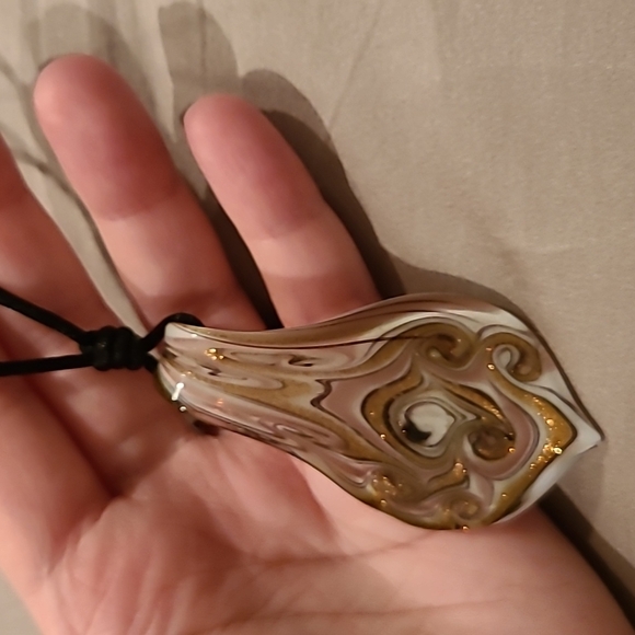 Glass pendant necklace - Picture 4 of 5